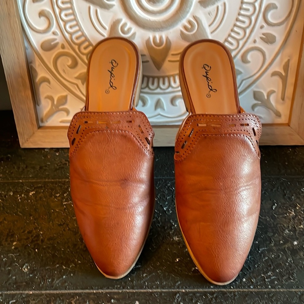 Qupid tan mule slides